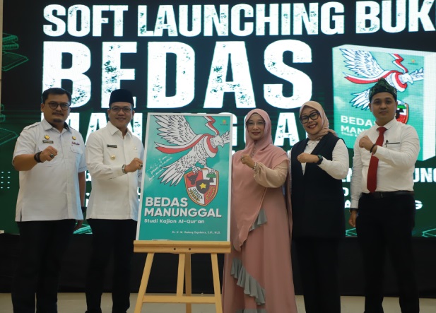 Bupati Bandung luncurkan buku pendidikan karakter untuk pedoman di sekolah Bupati Bandung luncurkan buku pendidikan karakter untuk pedoman di sekolah