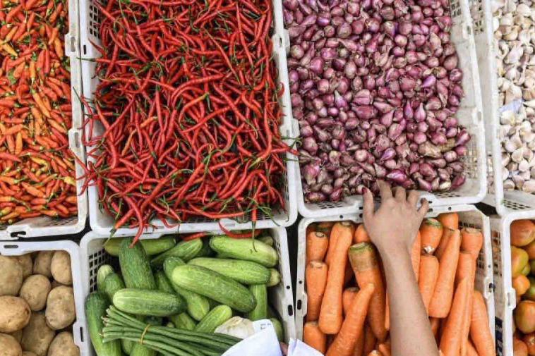 Harga bawang putih naik jadi Rp43.430 per kg dan cabai Rp62.780 per kg