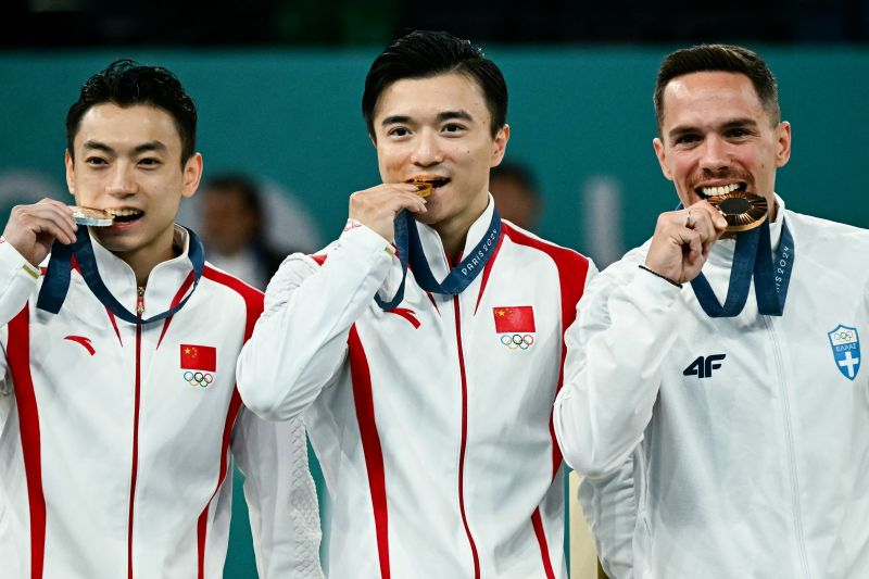Liu Yang pertahankan emas gelang-gelang Liu Yang pertahankan emas gelang-gelang