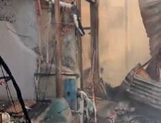Api yang membakar rumah warga di Manggarai berhasil dipadamkan Api yang membakar rumah warga di Manggarai berhasil dipadamkan