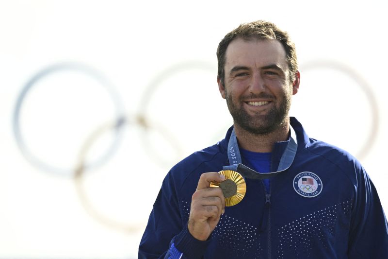 Medali emas perdana golf jadi milik Scottie Scheffler Medali emas perdana golf jadi milik Scottie Scheffler
