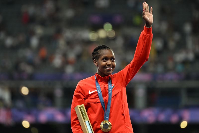 Kipyegon atlet pertama raih emas 1.500 m putri tiga kali berturut Kipyegon atlet pertama raih emas 1.500 m putri tiga kali berturut