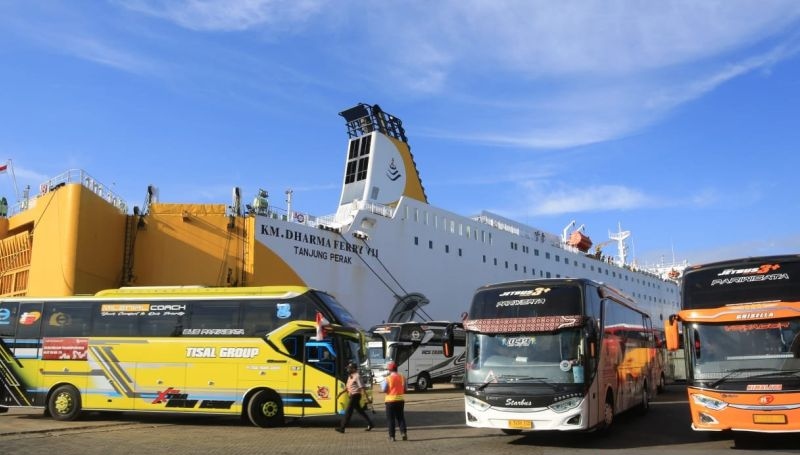 Sebanyak 70 bus operasional IKN berangkat dari Tanjung Perak