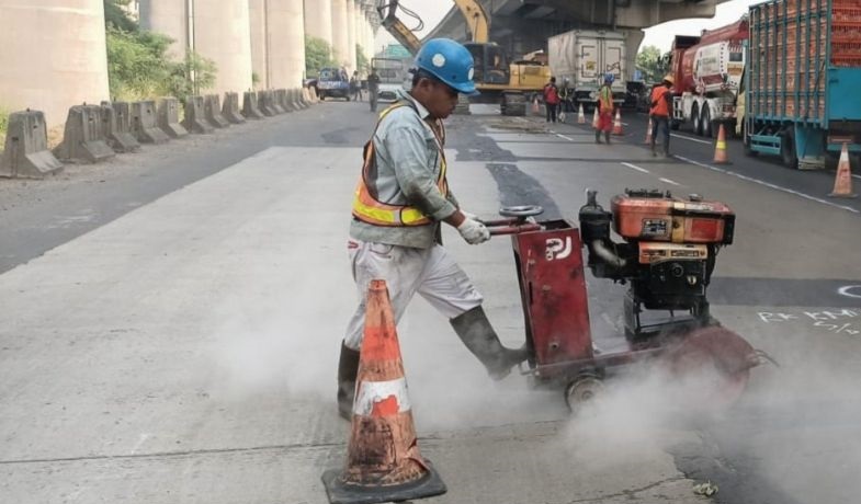 Jasamarga rekonstruksi jalan dan jembatan Tol Jakarta-Cikampek