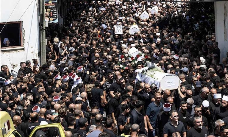 Serangan roket diluncurkan dari Lebanon selatan ke Israel utara Serangan roket diluncurkan dari Lebanon selatan ke Israel utara