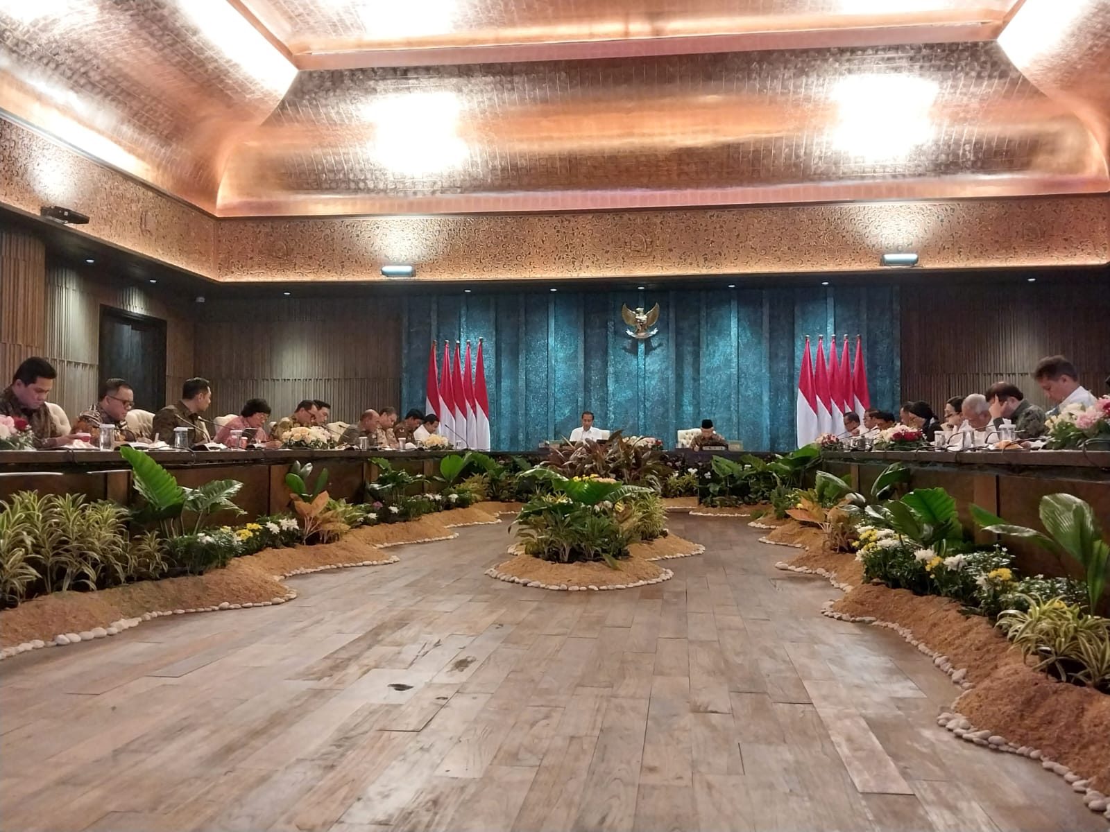 Presiden Jokowi pimpin sidang kabinet paripurna perdana di IKN Presiden Jokowi pimpin sidang kabinet paripurna perdana di IKN