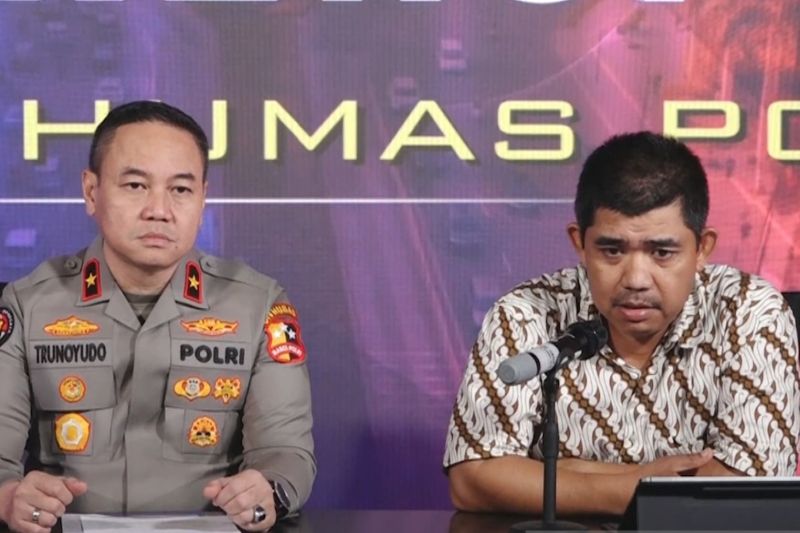Tersangka teror di Batu beli bahan bom dengan uang orang tua Tersangka teror di Batu beli bahan bom dengan uang orang tua