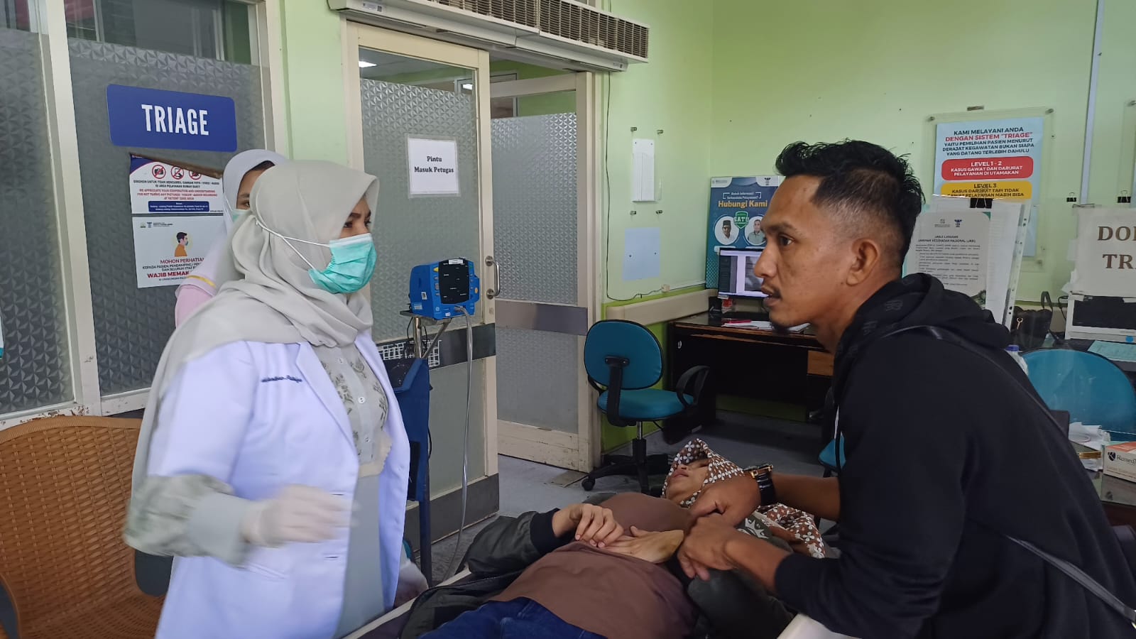 Satu dari dua warga Aceh yang sakit di Malaysia dirujuk ke RSUD Zainoel Abidin Satu dari dua warga Aceh yang sakit di Malaysia dirujuk ke RSUD Zainoel Abidin