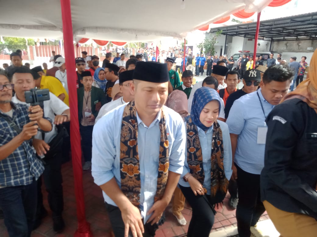 Daftar ke KPU, Agus Irawan - Dwi F Nirwana diarak kirab budaya Daftar ke KPU, Agus Irawan - Dwi F Nirwana diarak kirab budaya