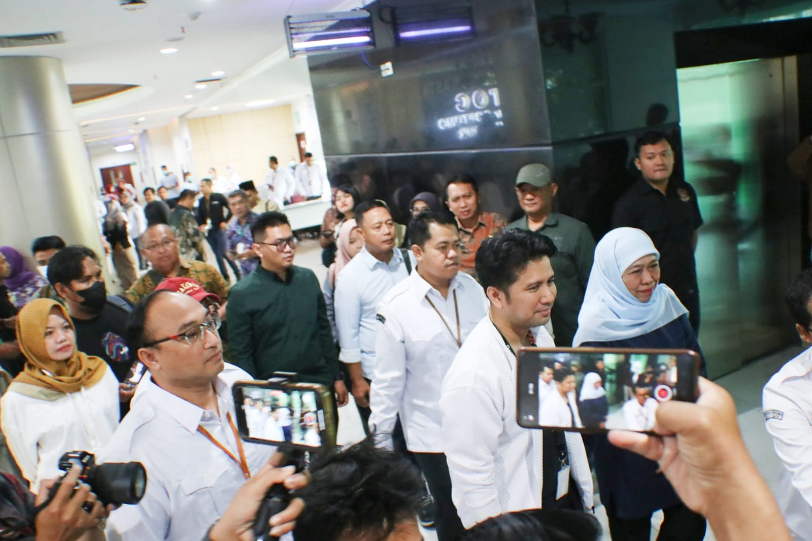 Pemeriksaan kesehatan bapaslon pilgub Jatim 2024 Khofifah Indar Parawansa – Emil Dardak di RS Soetomo diawasi langsung Bawaslu Pemeriksaan kesehatan bapaslon pilgub Jatim 2024 Khofifah Indar Parawansa – Emil Dardak di RS Soetomo diawasi langsung Bawaslu
