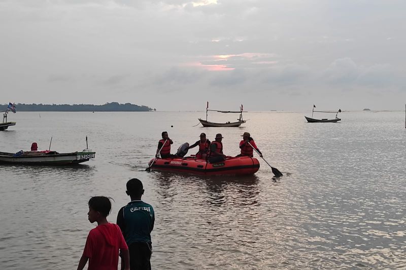 Tim SAR cari satu warga Kota Serang hilang di Pantai Lippo Carita Tim SAR cari satu warga Kota Serang hilang di Pantai Lippo Carita