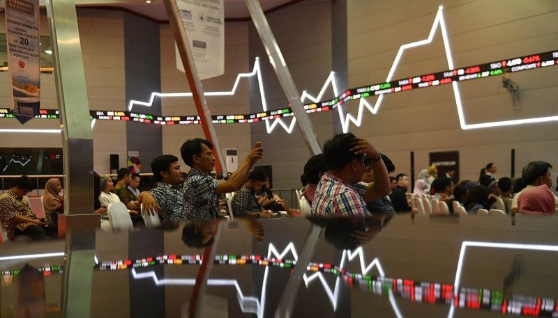 IHSG ditutup menguat di tengah pelemahan bursa kawasan Asia