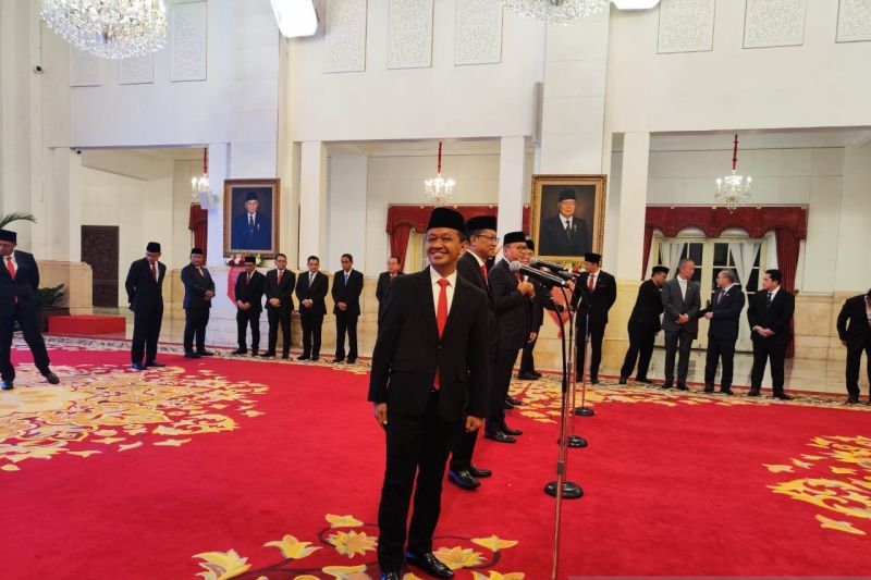Presiden Jokowi lantik Bahlil Lahadalia sebagai Menteri ESDM Presiden Jokowi lantik Bahlil Lahadalia sebagai Menteri ESDM