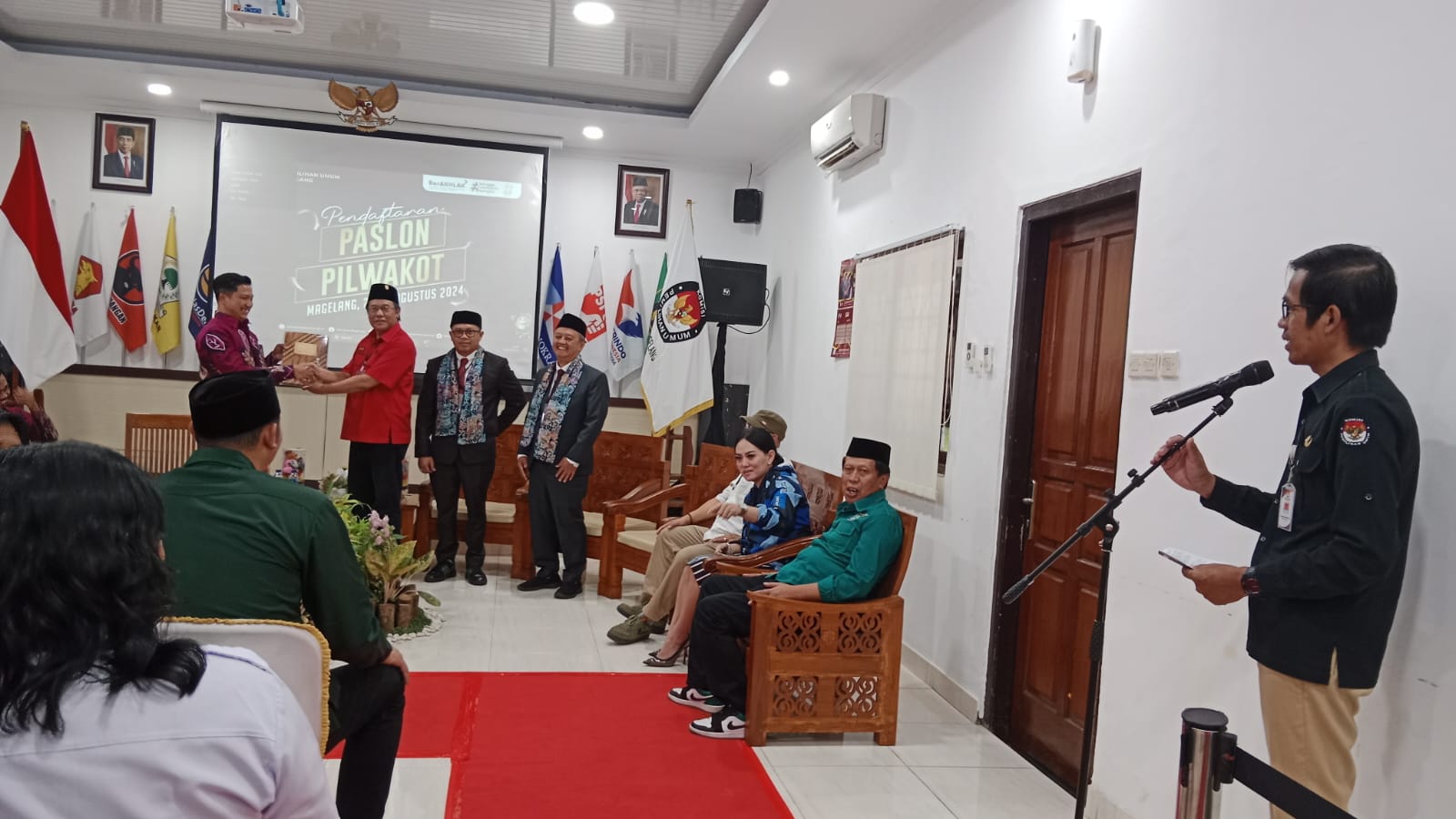 Paslon Damar - dr Sri Harso full dukungan parpol daftar ke KPU Paslon Damar - dr Sri Harso full dukungan parpol daftar ke KPU