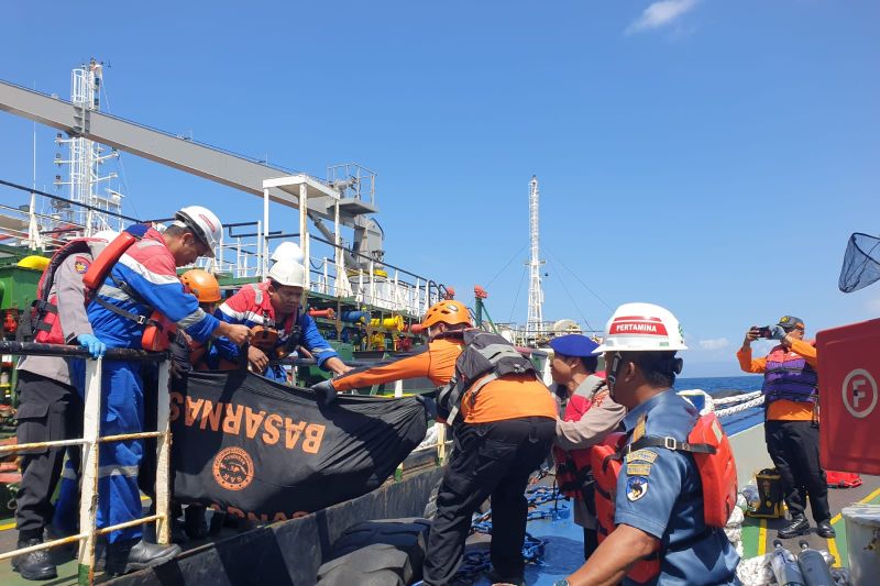 Lima ABK meninggal akibat kapal tanker terbakar di Karangasem Bali Lima ABK meninggal akibat kapal tanker terbakar di Karangasem Bali
