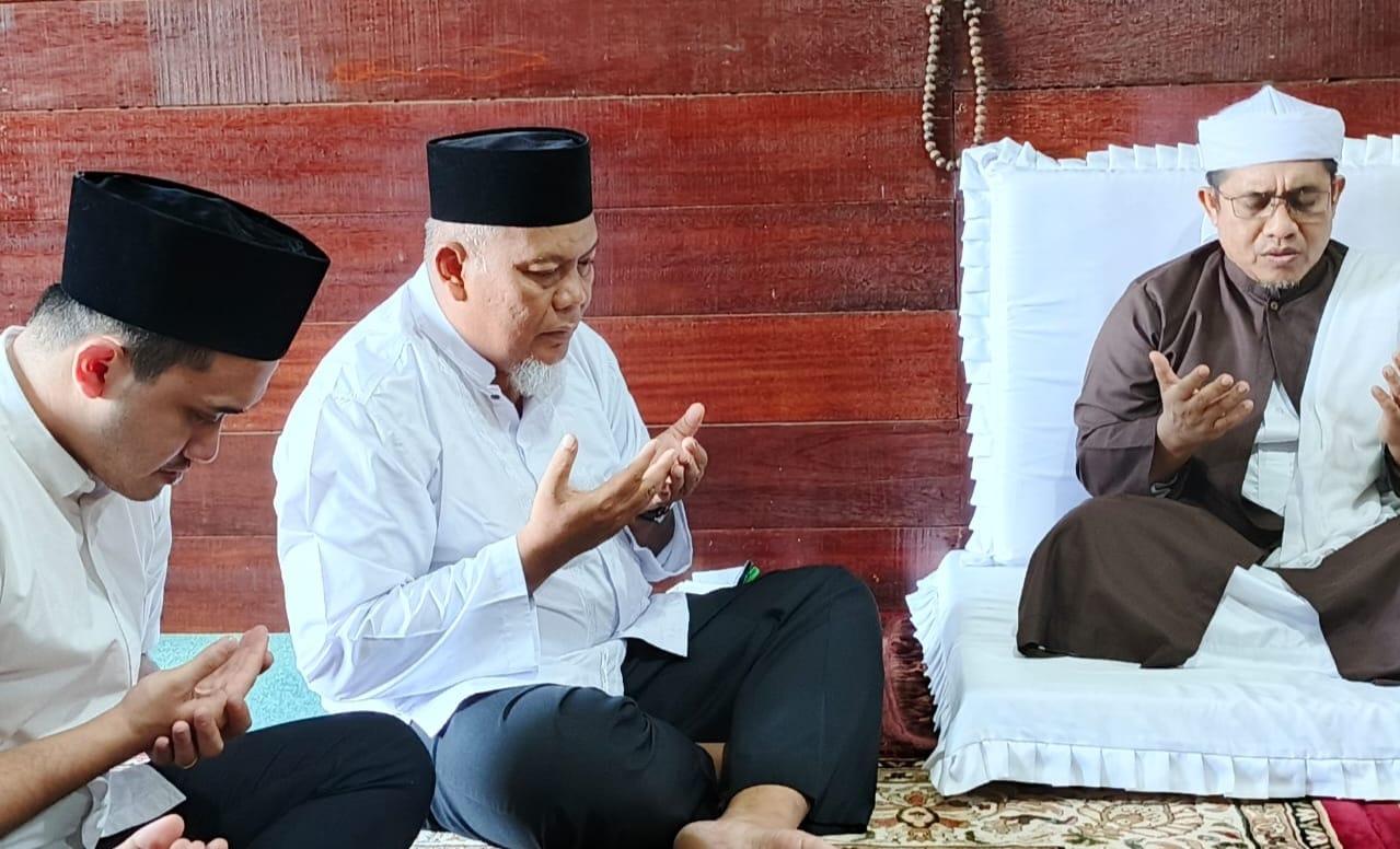 Balon bupati dan wakil, Iskandar dan Adli mohon doa restu ke Tuan Guru Besilam