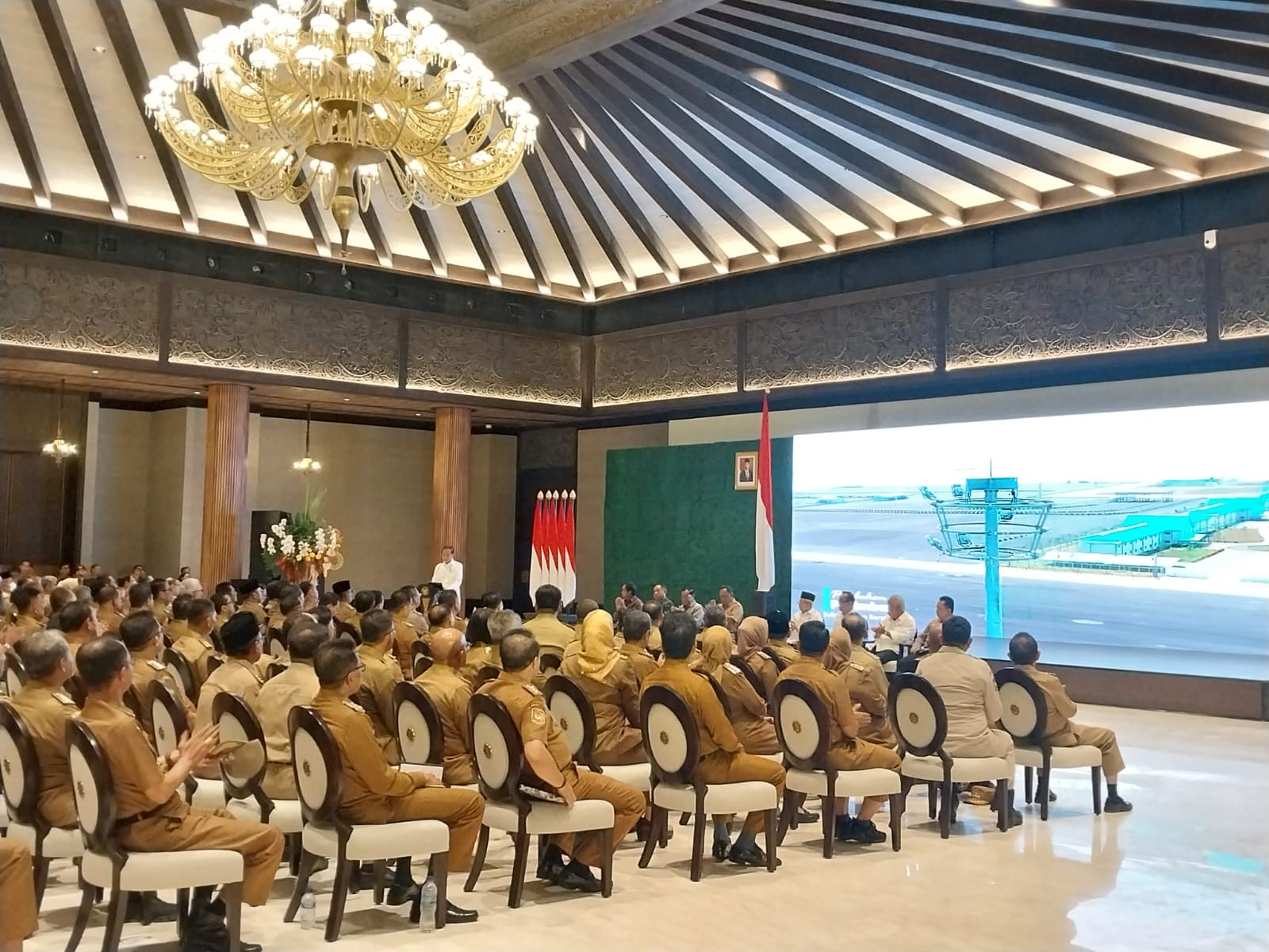Presiden Jokowi jelaskan riwayat sejumlah Istana Kepresidenan Presiden Jokowi jelaskan riwayat sejumlah Istana Kepresidenan