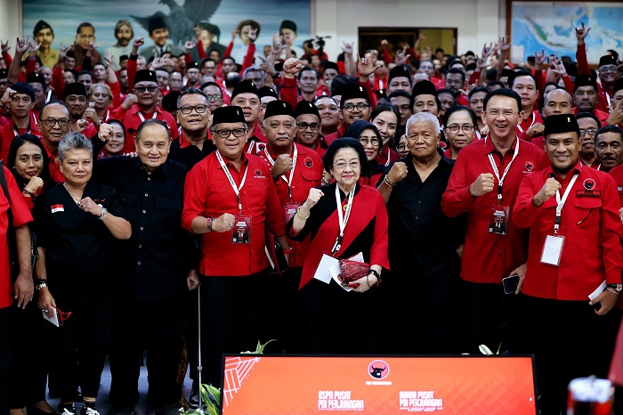 Jelang Pilkada, Megawati minta PDIP selalu turun ke bawah dan bonding dengan rakyat Jelang Pilkada, Megawati minta PDIP selalu turun ke bawah dan bonding dengan rakyat