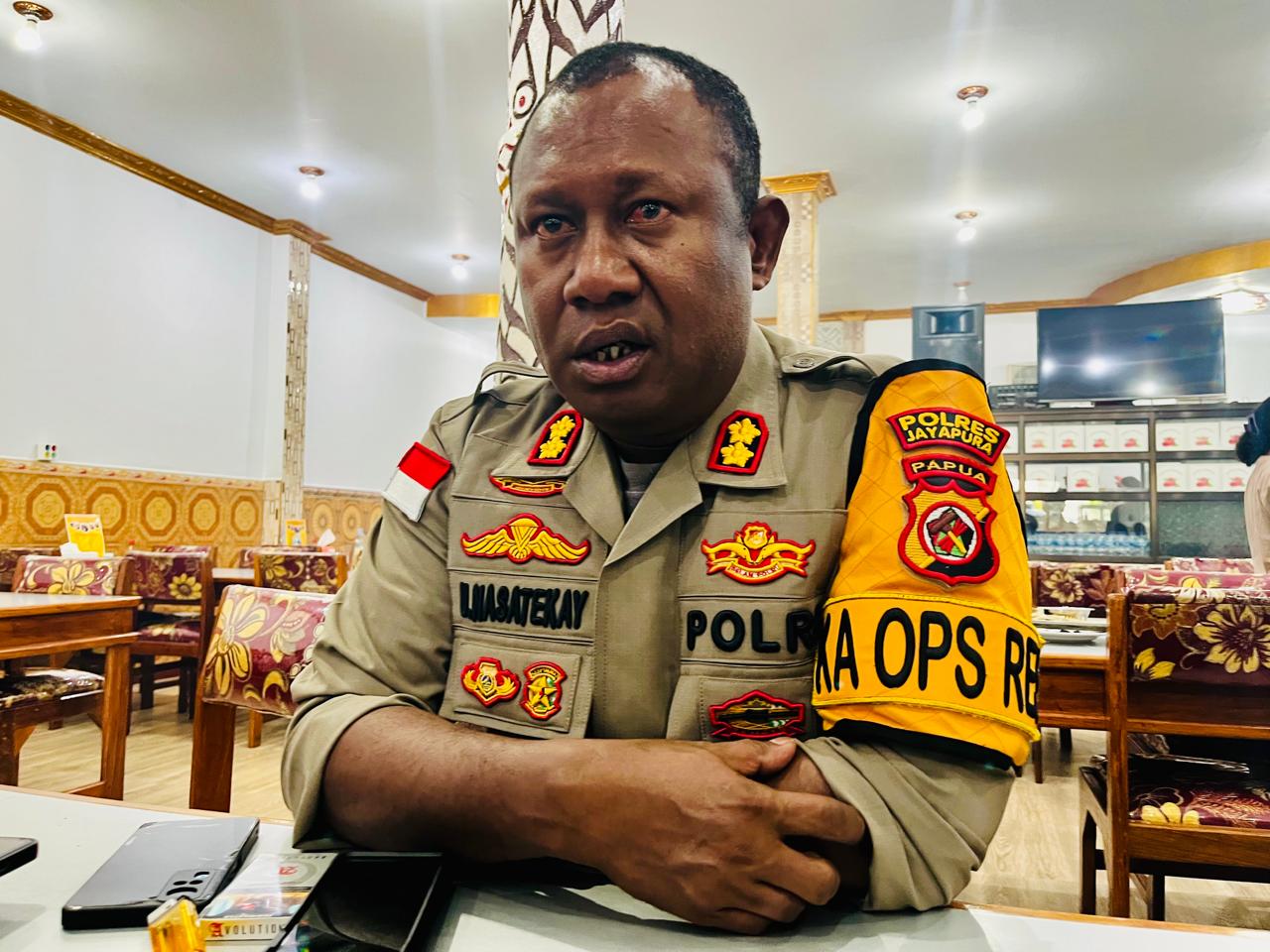 Puluhan polisi jaga KPU Kabupaten Jayapura saat pendaftaran Bacabup Jayapura Puluhan polisi jaga KPU Kabupaten Jayapura saat pendaftaran Bacabup Jayapura