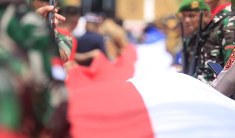 Pembentangan bendera merah putih 1 km di Perbatasan RI-PNG Skouw