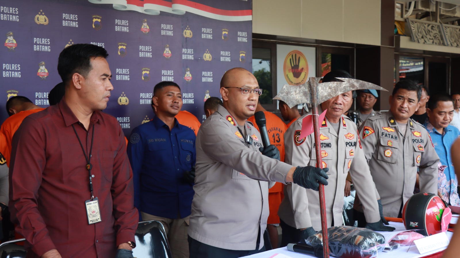 Polres Batang bekuk pelaku tawuran lintas daerah Polres Batang bekuk pelaku tawuran lintas daerah
