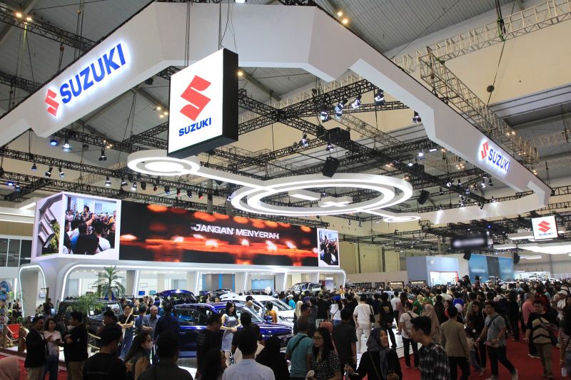 Suzuki bukukan penjualan sebanyak 1.700 unit di GIIAS 2024 Suzuki bukukan penjualan sebanyak 1.700 unit di GIIAS 2024