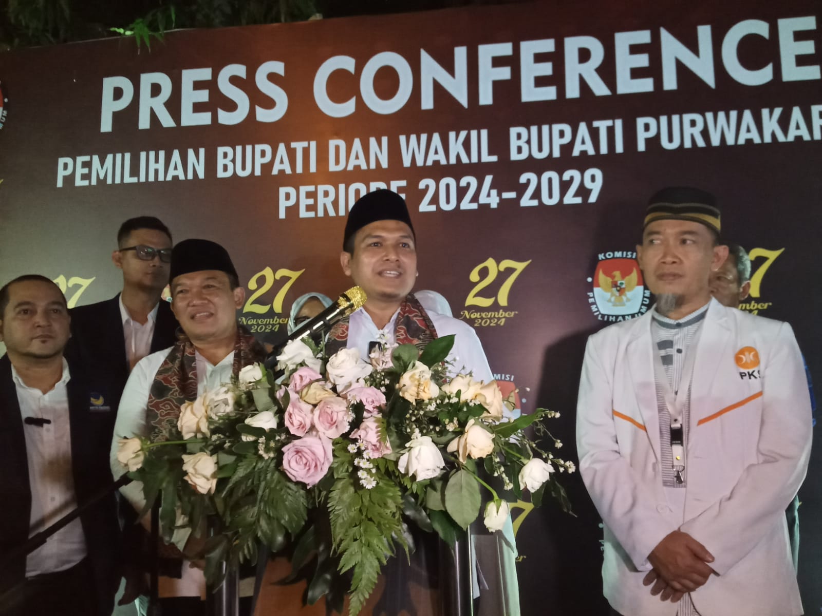 Boyong ribuan massa, pasangan cabup-cawabup Purwakarta Yadi-Pipin daftar ke KPU Boyong ribuan massa, pasangan cabup-cawabup Purwakarta Yadi-Pipin daftar ke KPU
