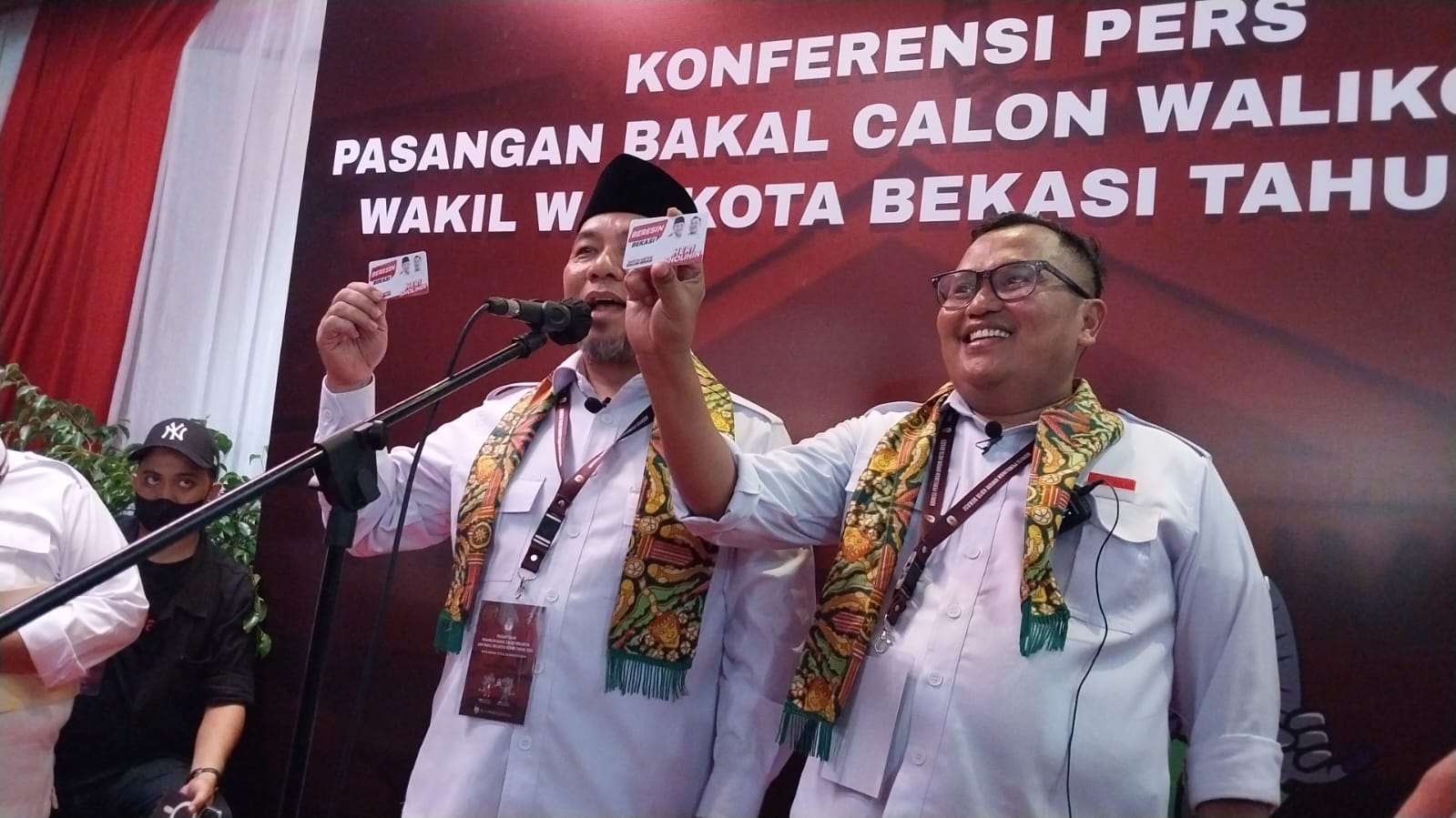 Resmi daftar KPU, paslon Risol janjikan satu keluarga miskin satu sarjana Resmi daftar KPU, paslon Risol janjikan satu keluarga miskin satu sarjana