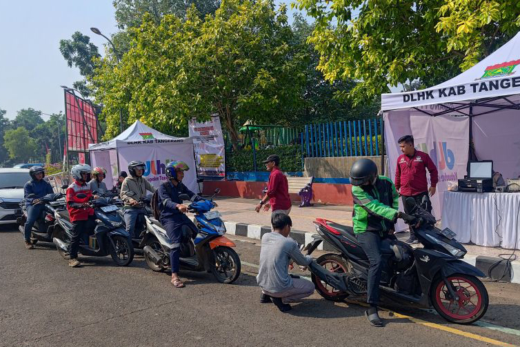 Pemkab Tangerang uji emisi ratusan kendaraan untuk tekan polusi Pemkab Tangerang uji emisi ratusan kendaraan untuk tekan polusi