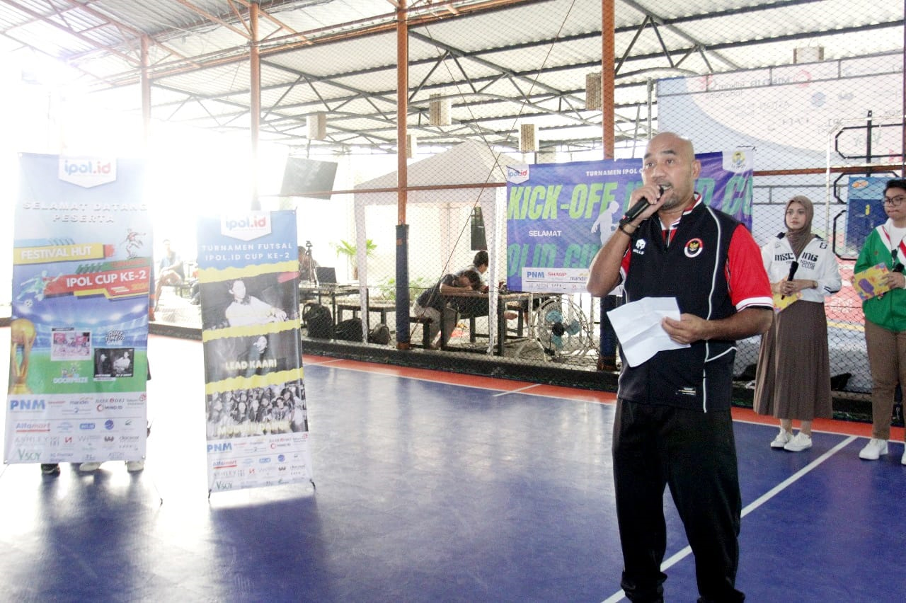 Junjung tinggi sportivitas, 16 tim bertanding pada Turnamen Futsal IPOL CUP Ke-2 Junjung tinggi sportivitas, 16 tim bertanding pada Turnamen Futsal IPOL CUP Ke-2