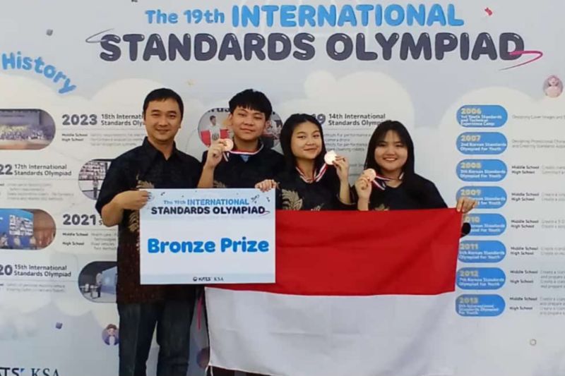 Tim Indonesia raih medali pada olimpiade standar internasional Tim Indonesia raih medali pada olimpiade standar internasional