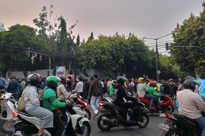 Aksi depan KPU RI sebabkan kemacetan di Jalan HOS Cokroaminoto Aksi depan KPU RI sebabkan kemacetan di Jalan HOS Cokroaminoto