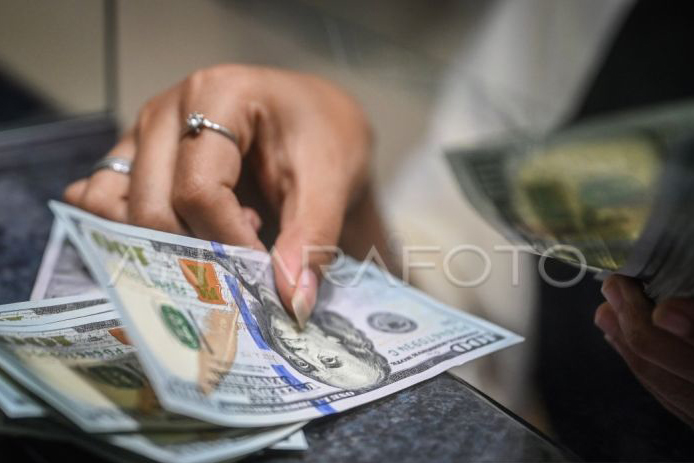 Rupiah Rabu pagi melemah 15 poin jadi Rp15.451 per dolar AS Rupiah Rabu pagi melemah 15 poin jadi Rp15.451 per dolar AS