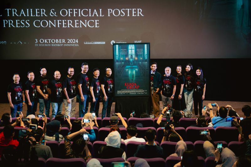 Ritual eksorsis diperlihatkan dalam cuplikan film Kuasa Gelap Ritual eksorsis diperlihatkan dalam cuplikan film Kuasa Gelap