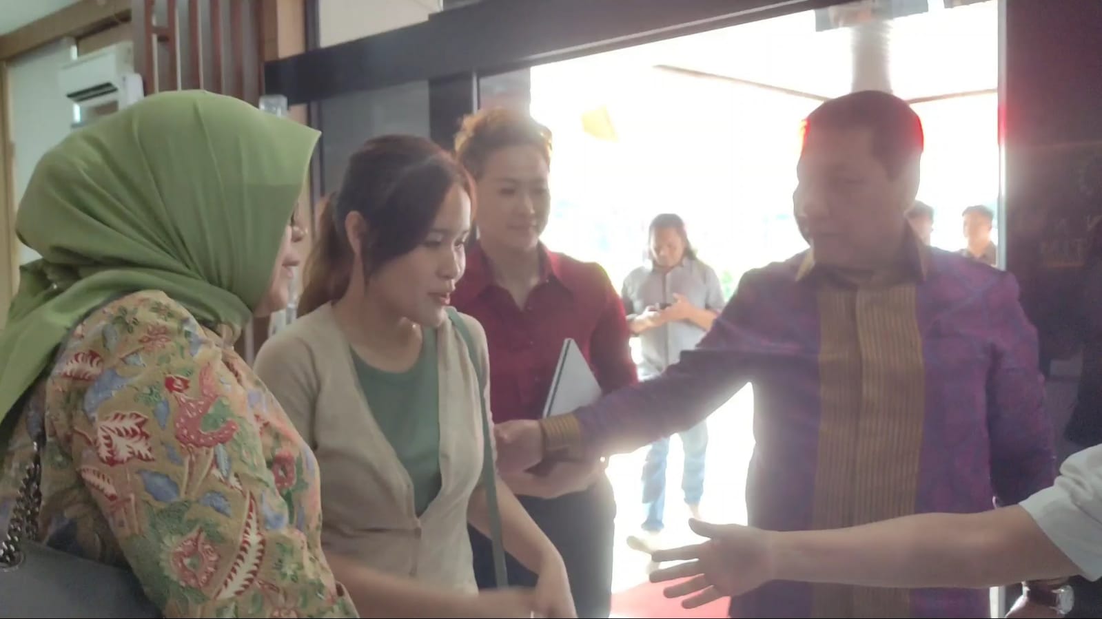 Datangi Kejari Jaktim, Jessica dan kuasa hukum ambil berkas Datangi Kejari Jaktim, Jessica dan kuasa hukum ambil berkas