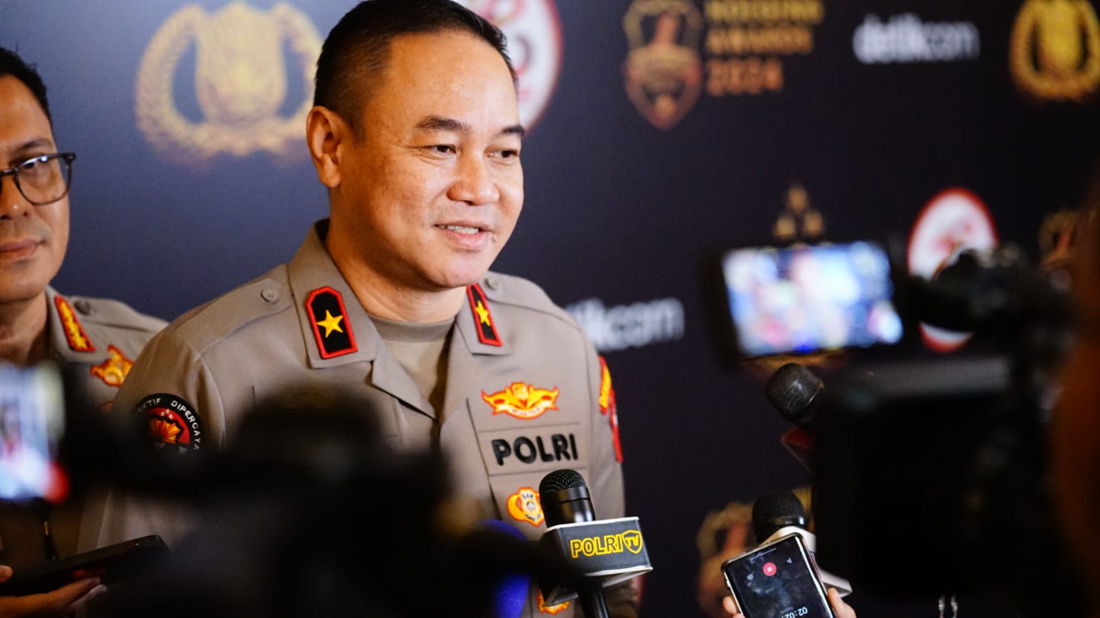 Suami Cut Intan Nabila ditangkap saat akan melarikan diri Suami Cut Intan Nabila ditangkap saat akan melarikan diri