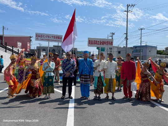 Ragam busana tradisional Indonesia semarakkan Kesennuma Minato Matsuri 2024