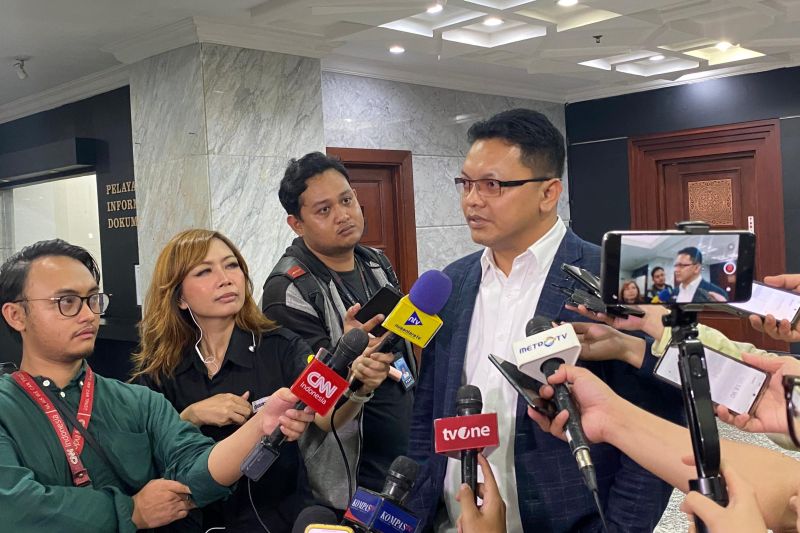 MK: Aspirasi aktivis hingga guru besar sesuatu yang membanggakan MK: Aspirasi aktivis hingga guru besar sesuatu yang membanggakan