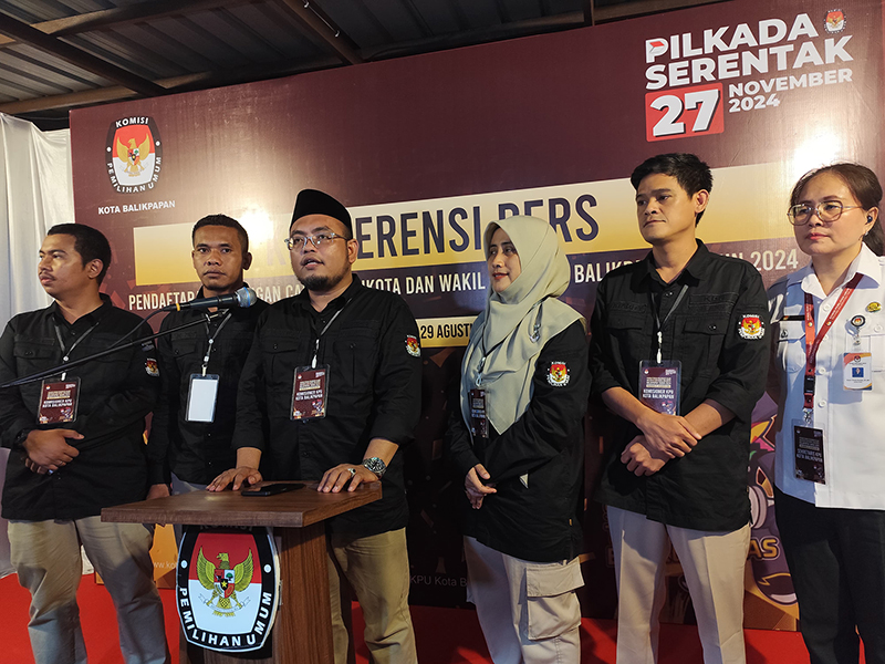 Berkas tiga bacalon Balikpapan 1 telah masuk, Yudho : Kami akan periksa kelengkapannya dahulu Berkas tiga bacalon Balikpapan 1 telah masuk, Yudho : Kami akan periksa kelengkapannya dahulu