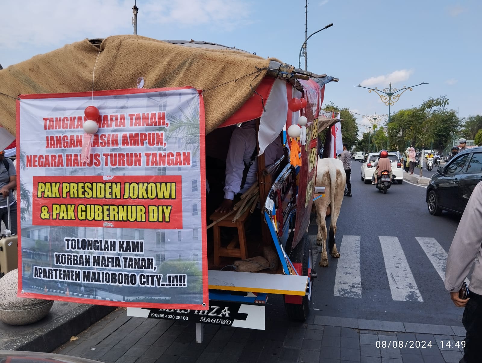 Aksi bawa gerobak sapi, korban Apartemen Malioboro City minta Sri Sultan & Jokowi turun tangan