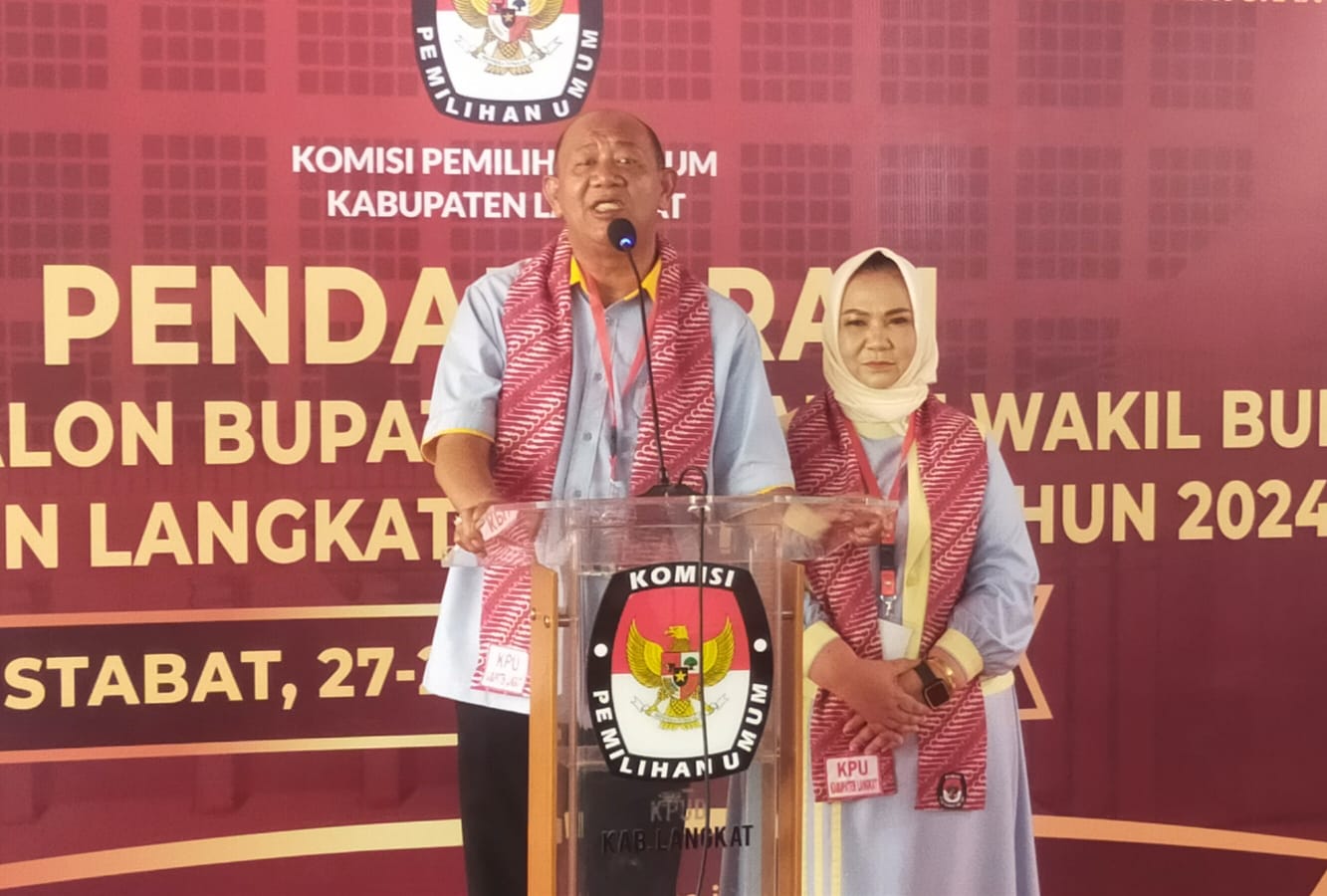 Bacalon Bupati dan Wakil Bupati Langkat Syah Afandin dan Tiorita Br Surbakti daftar ke KPU