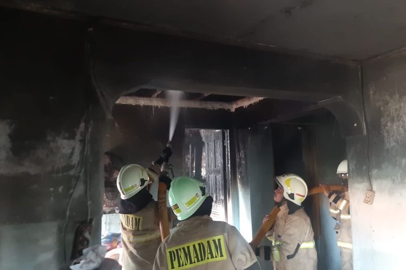 Gulkarmat kerahkan 35 personel padamkan api bakar rumah di Jakut