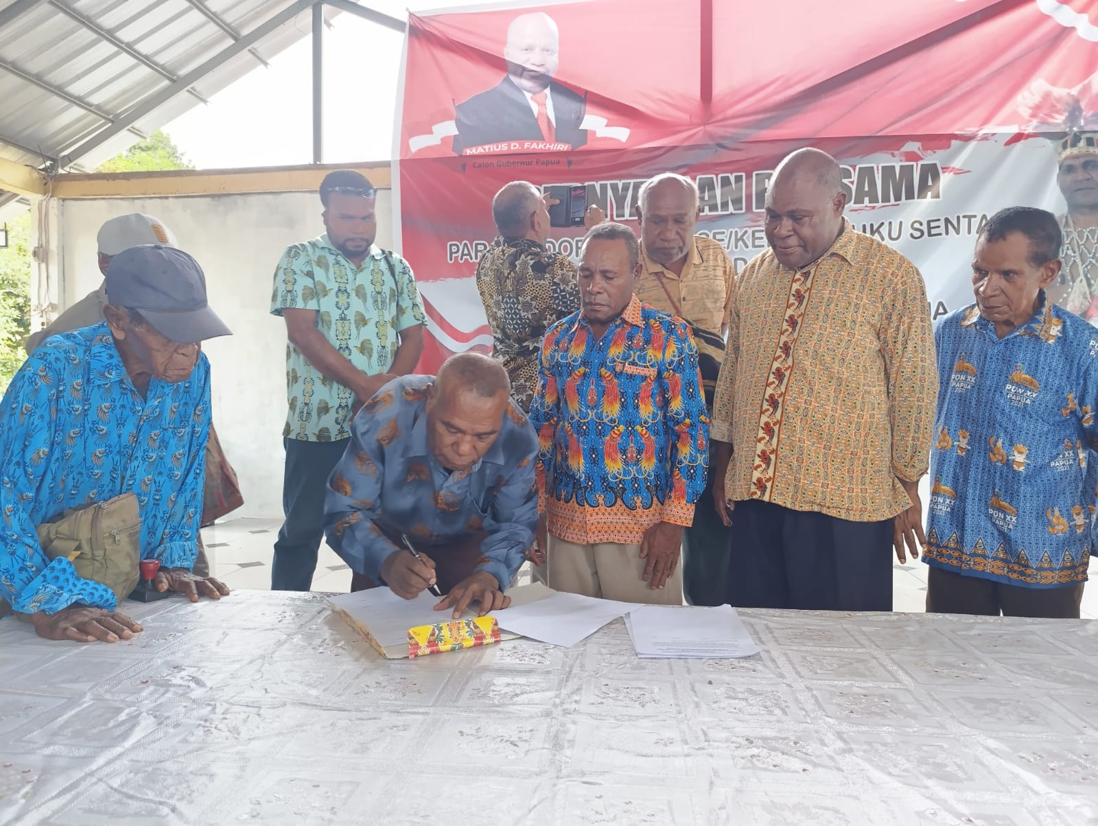 Ondofolo dan Kepala Suku di Sentani dukung Mathius Fakhiri maju di Pilgub Papua