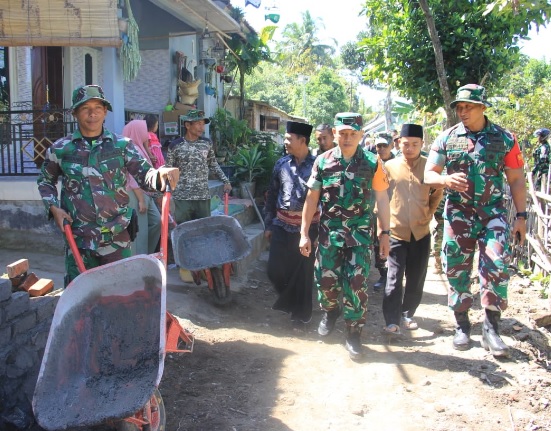 Tim Wasev Kodam IX/Udayana tinjau pelaksanaan TMMD 121 Kodim 1615/Lotim Tim Wasev Kodam IX/Udayana tinjau pelaksanaan TMMD 121 Kodim 1615/Lotim
