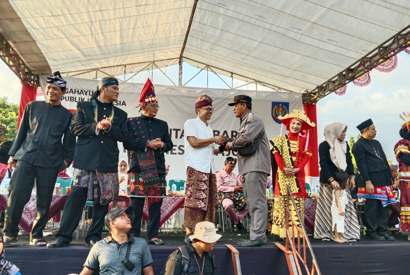 Ribuan Masyarakat Kabupaten Tegal Antusias Saksikan Lomba Karnaval Ribuan Masyarakat Kabupaten Tegal Antusias Saksikan Lomba Karnaval