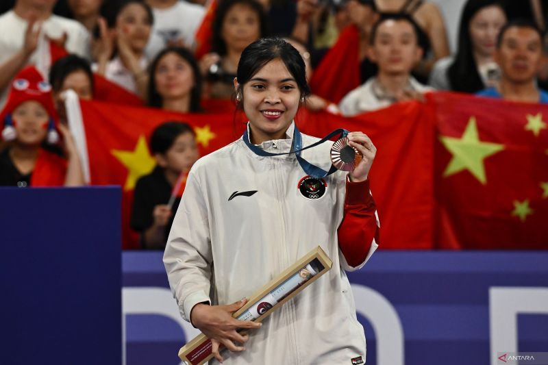 Gregoria bangga jadi atlet pertama yang kenakan seragam khusus podium Gregoria bangga jadi atlet pertama yang kenakan seragam khusus podium