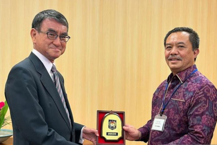 Taro Kono akan calonkan diri menjadi pemimpin partai berkuasa Taro Kono akan calonkan diri menjadi pemimpin partai berkuasa