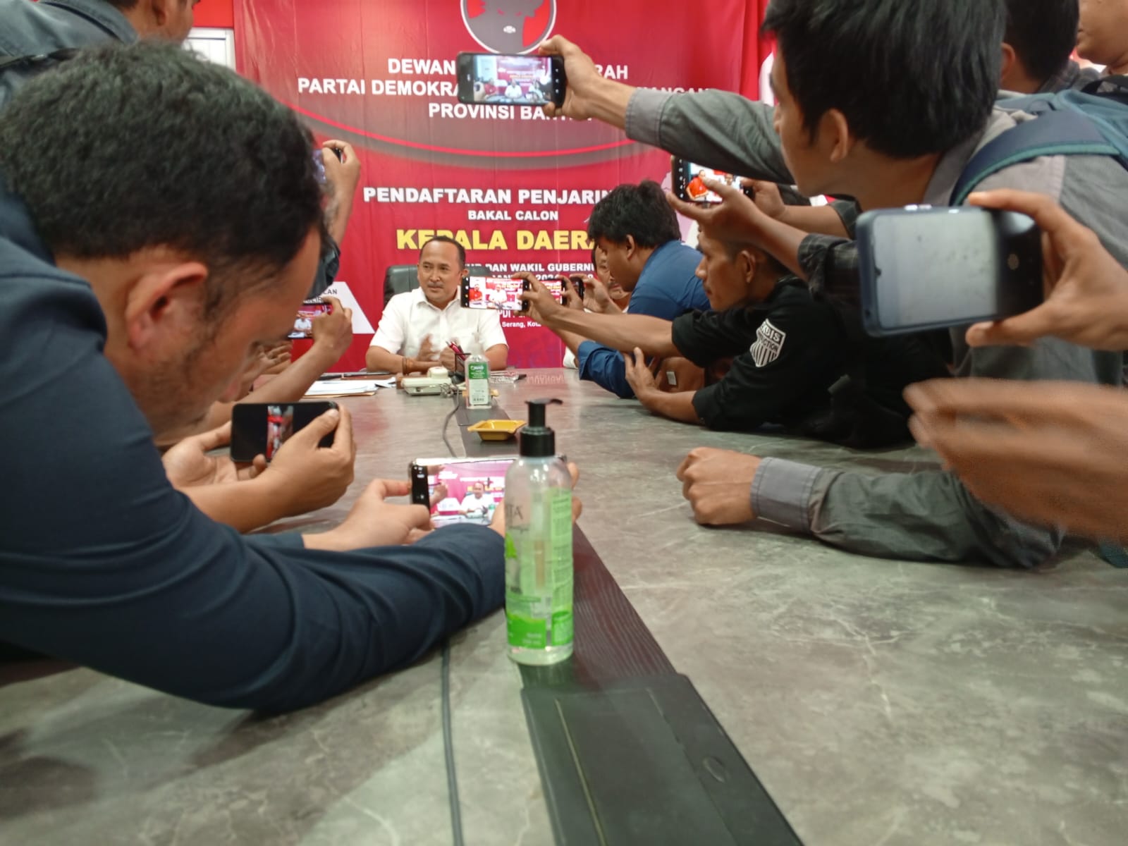 Tidak mundur dari Pilgub, Ade Sumardi siap dampingi Airin Rachmi Diany Tidak mundur dari Pilgub, Ade Sumardi siap dampingi Airin Rachmi Diany