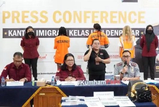 Imigrasi Denpasar amankan tiga WNA diduga langgar aturan izin kerja Imigrasi Denpasar amankan tiga WNA diduga langgar aturan izin kerja