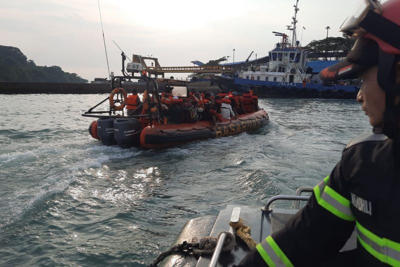 Tim SAR Banten cari ABK hilang di Perairan Salira Tim SAR Banten cari ABK hilang di Perairan Salira